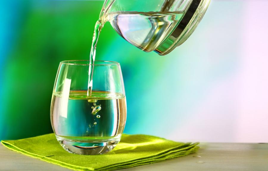 Водата: невидимият съюзник в поддържането на алкално-киселинен баланс