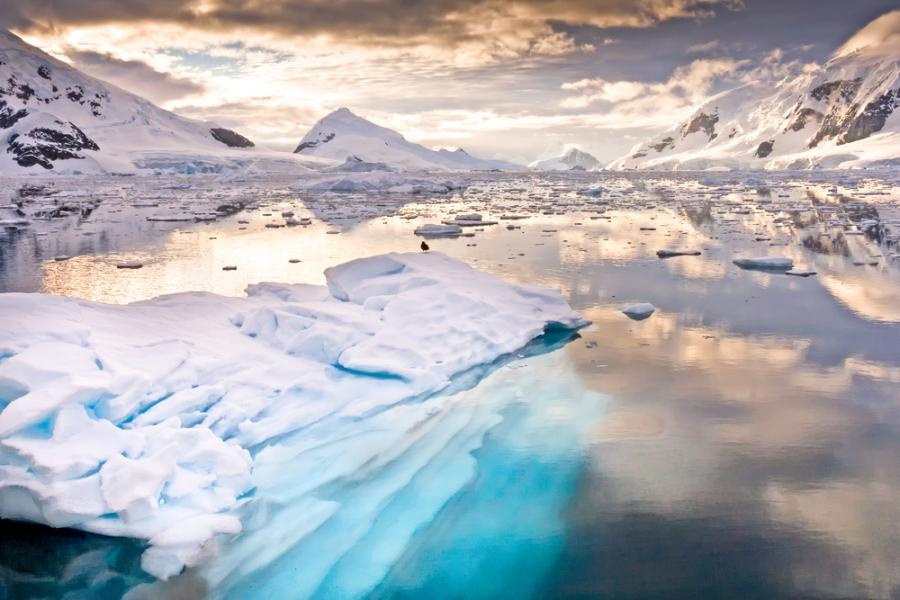 Откриха необичайно горещо място в Антарктида