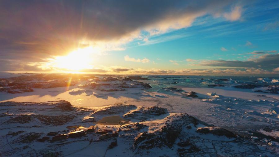 Учени откриха дълбоко под антарктическия лед древен ландшафт, формиран от реки 