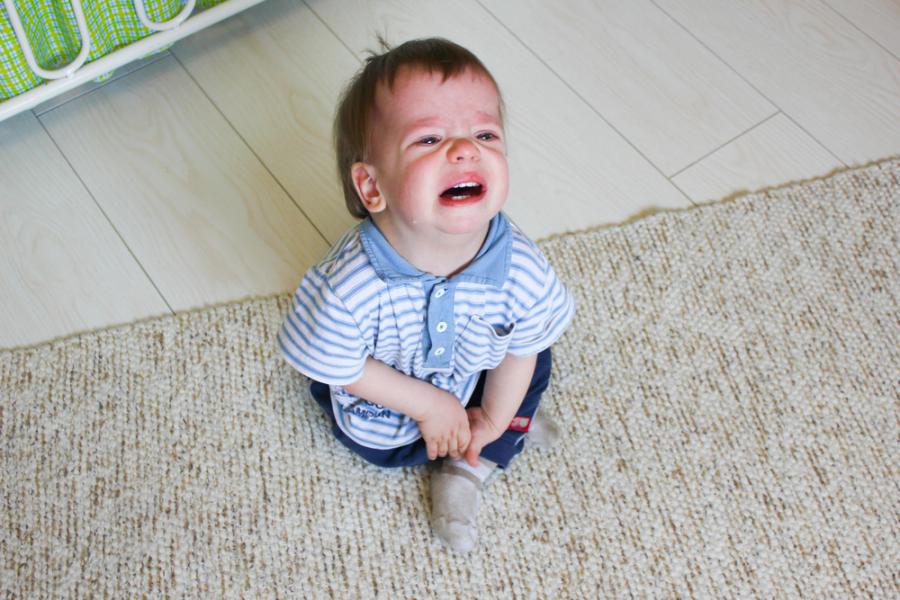 Защо детето опитва да се нарани само