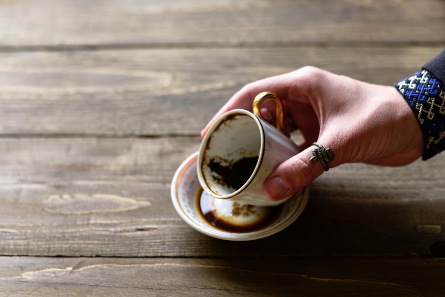Защо не бива да изхвърляте утайката от кафето - 8 причини