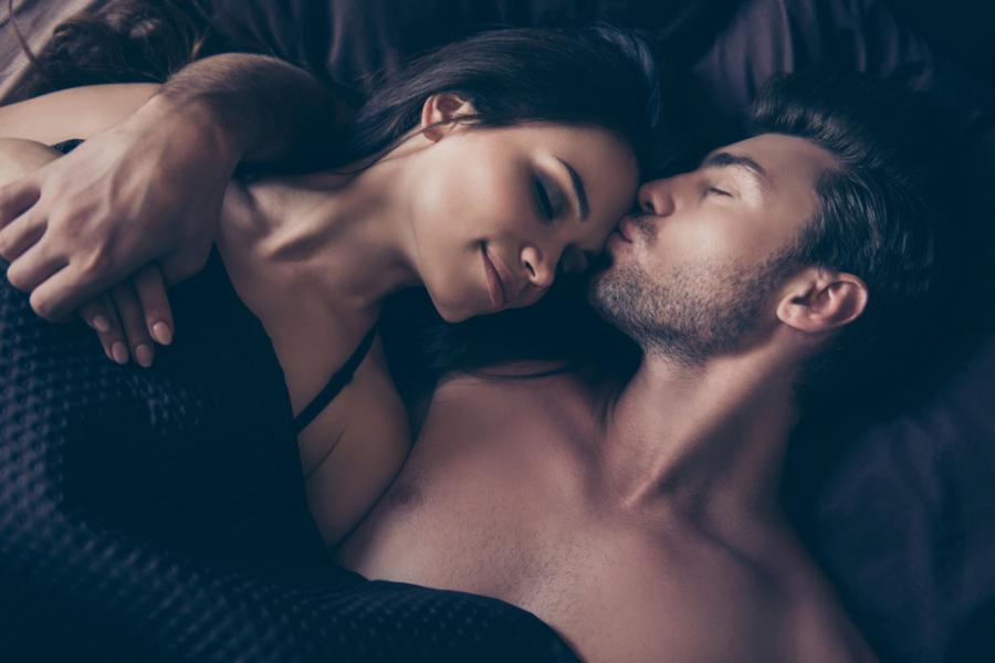 Защо сексът преди лягане е особено полезен за здравето?