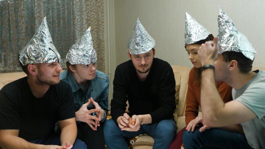 Хората са едновременно най-умните и най-глупавите животни на всички времена, твърди биолог