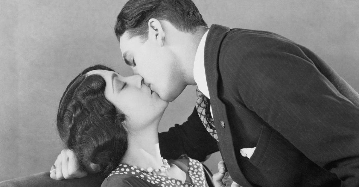 Как мъжете от различните зодии показват, че ви харесват