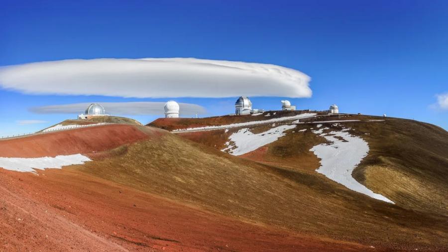 Вижте този невероятен облак с формата на летяща чиния на върха на Мауна Кеа