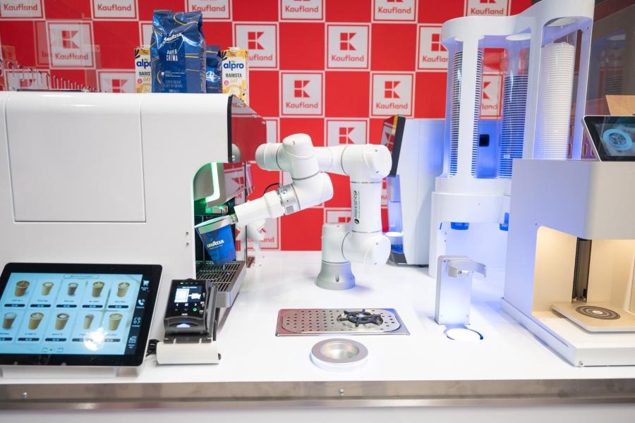  Първият в Европа робот бариста RobotAnno Al приготвя персонализирани напитки в Kaufland