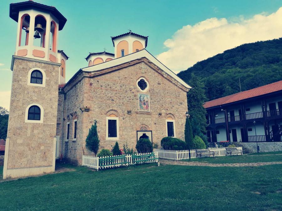 Манастирът „Света Троица“ и водопадът „Варовитец“ – святост и свежест в полите на Етрополе