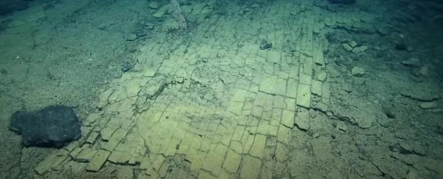 Учени се натъкнаха на „път, павиран с жълти тухли“, на дъното на Тихия океан