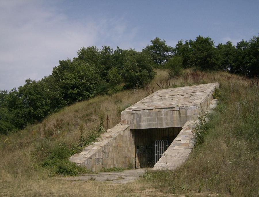 Тракийската гробница Жаба могила край Стрелча отново е отворена за посетители