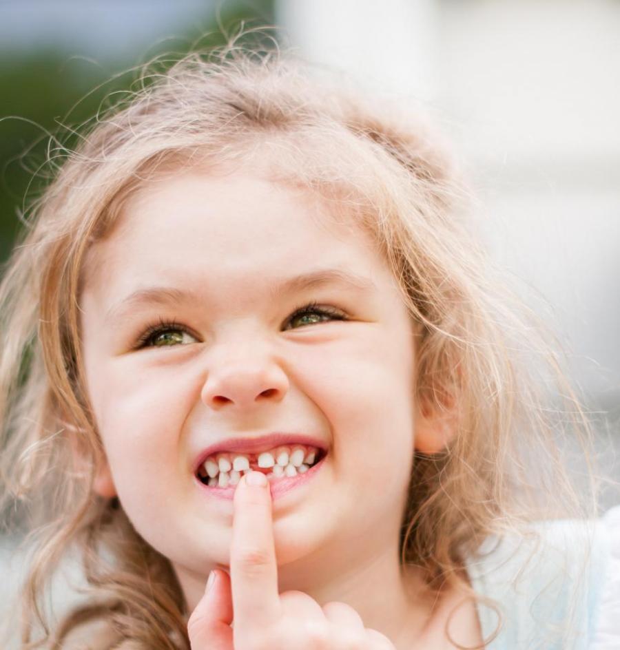 Когато предните зъби са раздалечени