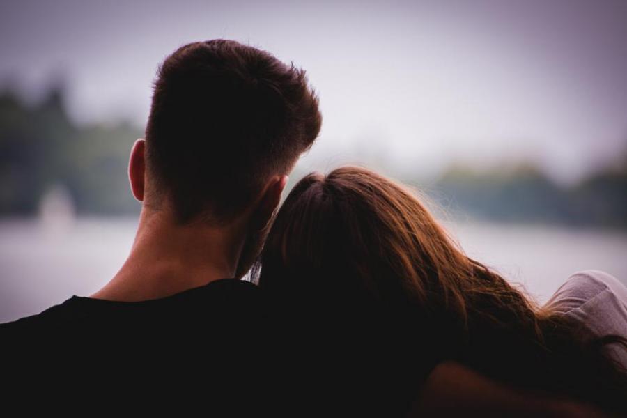 Променят ли се критериите ни за идеалния партньор, когато се влюбим?