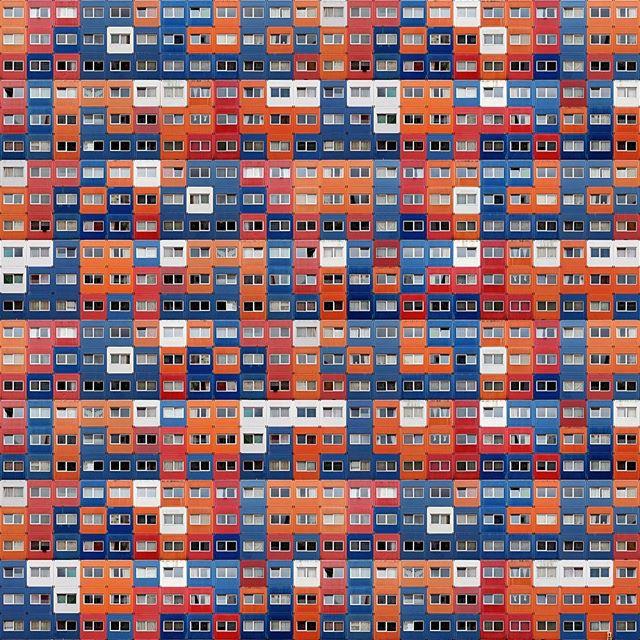 Фотограф превръща сградите в съвършена хармония от цветове и форми