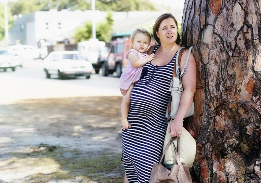 Скъпа бременна майко, с бебе на ръце...