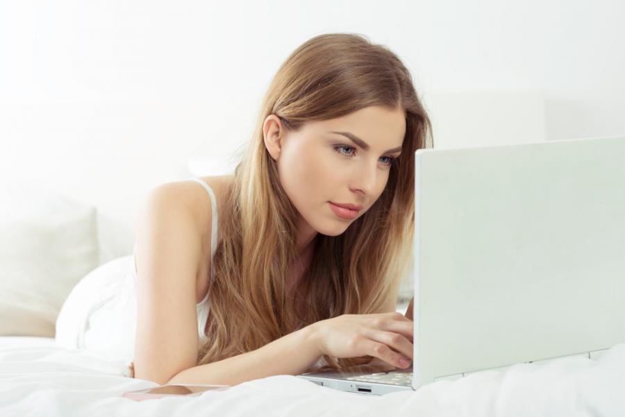 Защо хетеросексуалните жени предпочитат еротични филми с лесбийки?