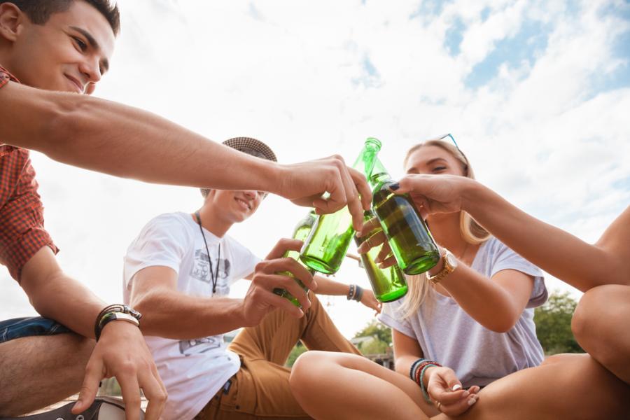 Прекалената консумация на алкохол на младини може да причини ДНК изменения