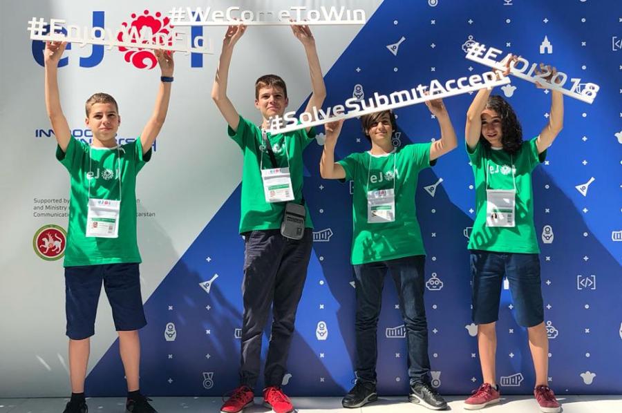 Младите български информатици: Втори на континента!