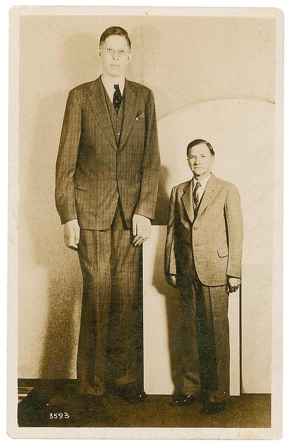 Най-високият човек, живял някога, е роден на днешния ден
