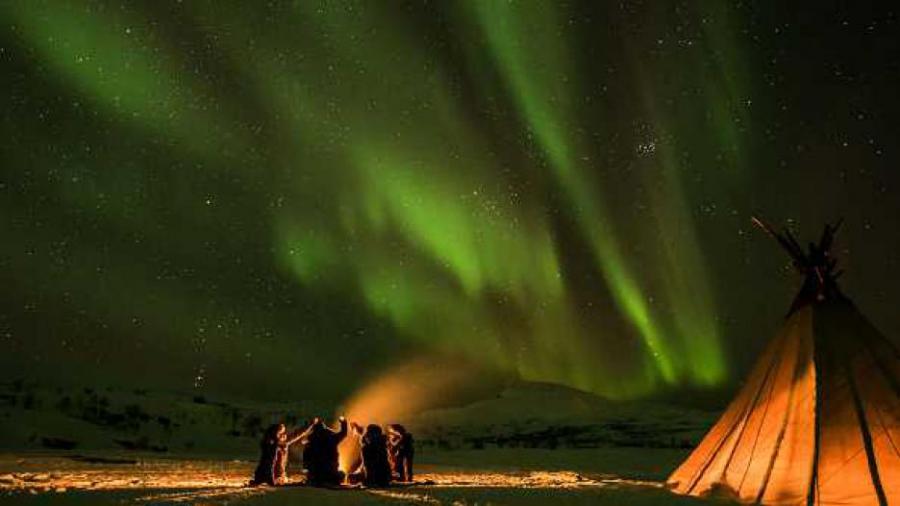 Разкриха тайната на пулсиращите сияния