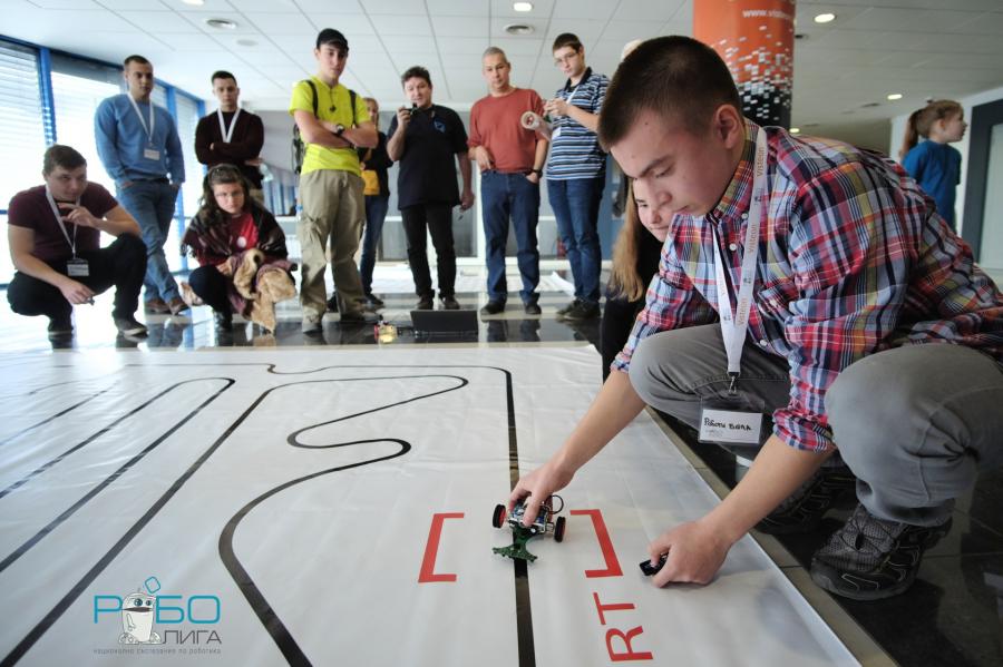 Робо Лига България обединява ентусиасти в състезания с роботи за шести пореден път 
