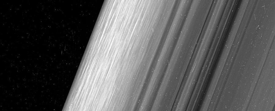 Това са най-детайлните снимки на ледените пръстени на Сатурн, правени някога