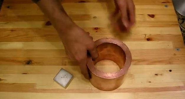 Вижте какво се случва, когато пуснем магнит през медна тръба