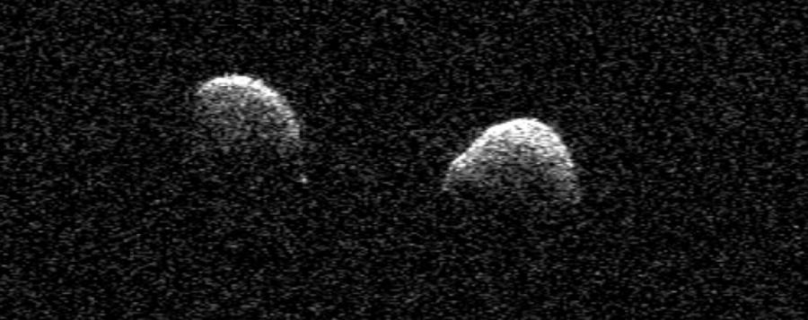 Астероид, открит през изминалата година, се оказа нещо далеч по-интересно