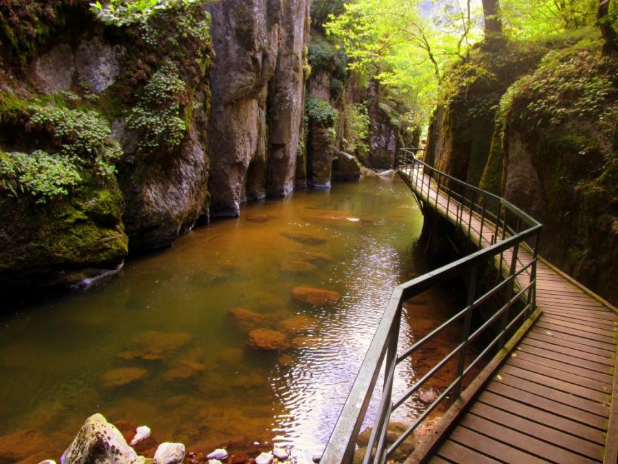 7 приказни кътчета от България