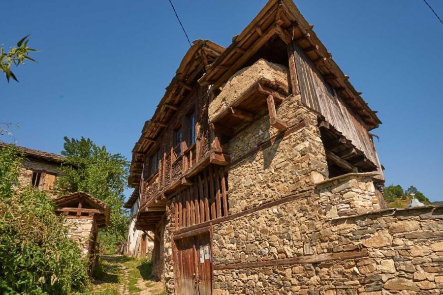 Нов поглед към традициите показа фотографската изложба „Преоткриване на наследства“ 