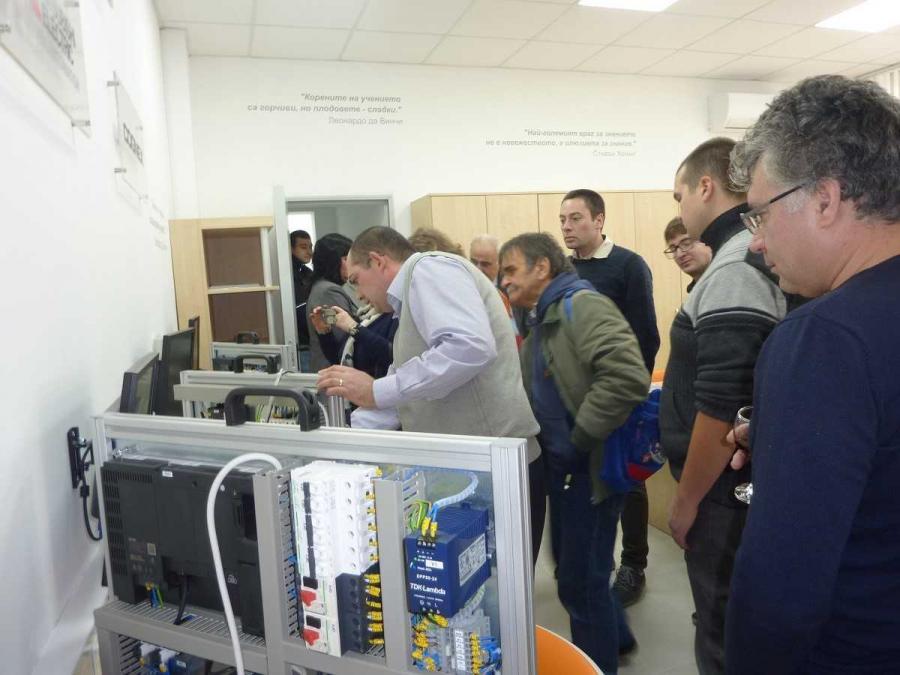 Една от най-модерните учебни лаборатории по роботика и автоматика в страната отвори врати в Техническия университет в София 