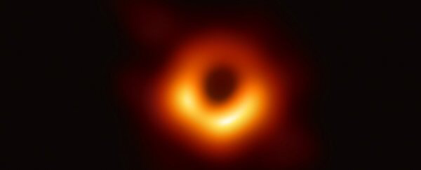 Това е първата снимка на хоризонта на събитията на черна дупка