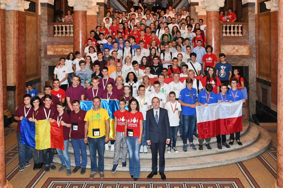 Един златен, пет сребърни и два бронзови медала за България от първата Европейска младежка олимпиада по информатика eJOI