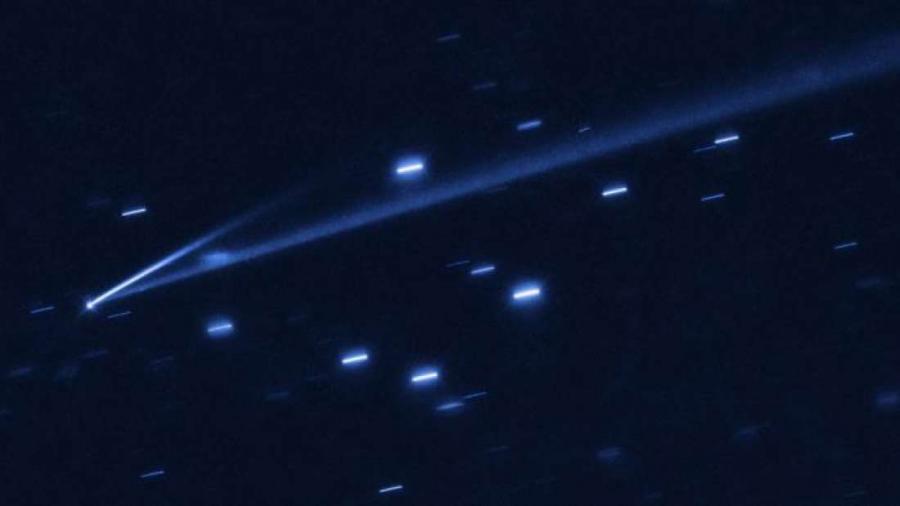 „Хъбъл“ засне рядък самоунищожаващ се астероид