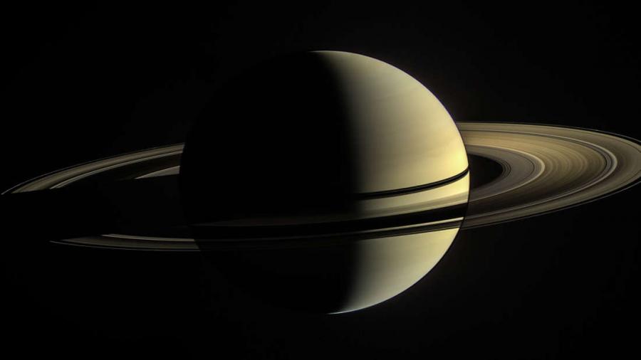 Вижте как Сатурн се плъзва зад Луната в това впечатляващо видео