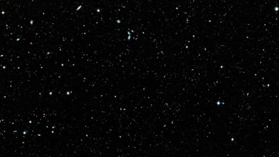 Учени създадоха невероятно широкоъгълно изображение на най-далечните галактики във Вселената