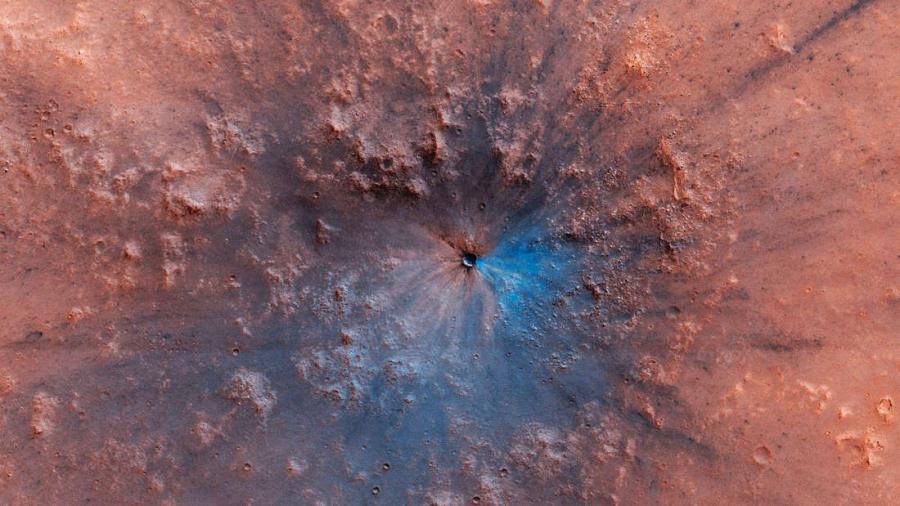 Откриха нов кратер на Марс. И шегите не закъсняха!