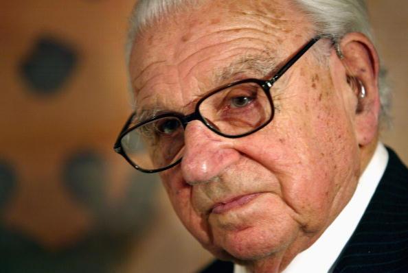 Мъжът, който спаси 669 деца по време на Холокоста, нямаше идея, че е седнал сред тях