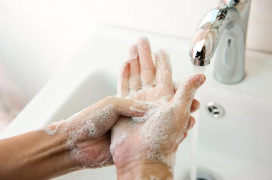 Горещата вода не прави ръцете по-чисти