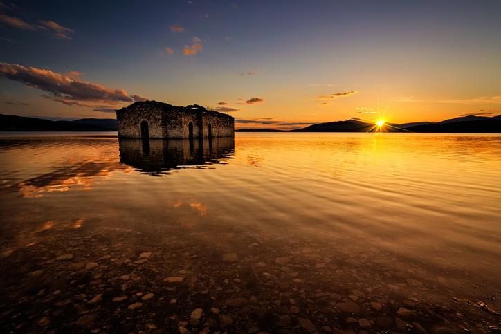 5 невероятни потопени църкви