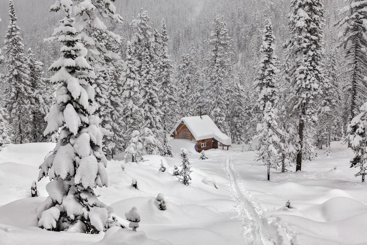 20 вълшебни и уютни къщички, отрупани с пухкав сняг