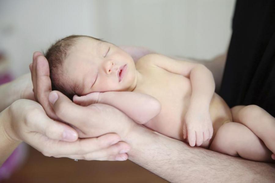 6 неща, които е добре да знаете за първите дни на бебето