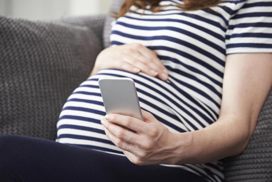 Смартфонът влияе на бременната