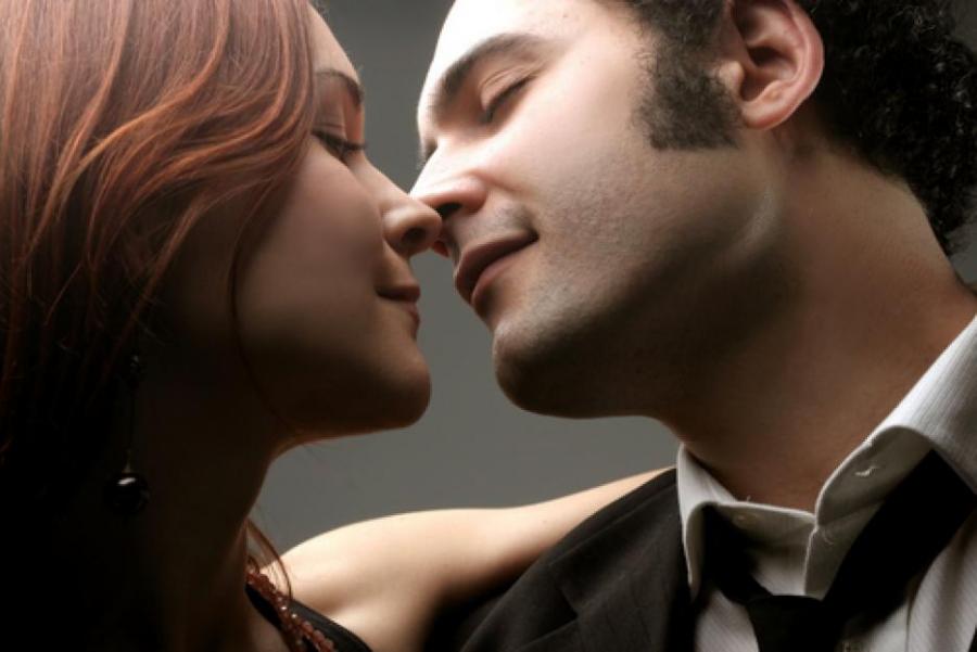 Странен вирус, предаван при целувки, може да води до безплодие