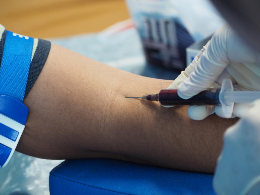 Нов кръвен тест открива 8 различни вида рак