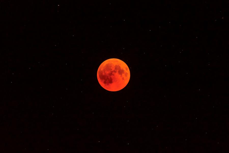 През януари ни очаква супер кървава вълча Луна!