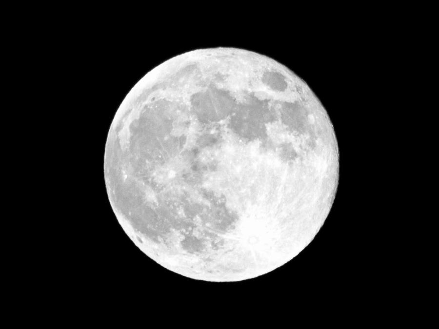 Виждаме повече от 50% от Луната. Ето защо