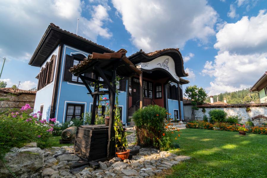 Къде да пътуваме за националния празник и 8 март