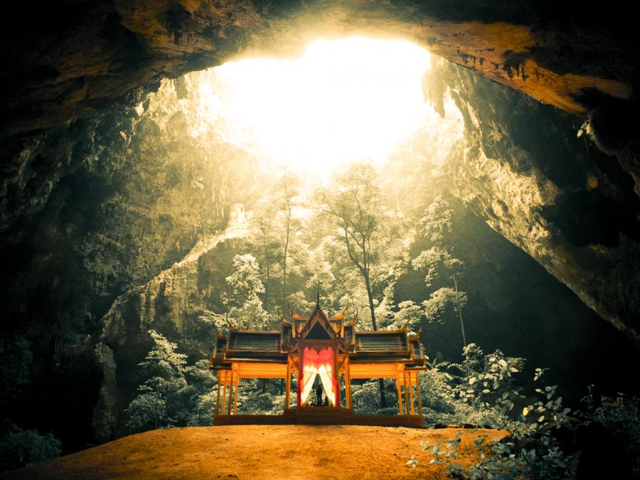 Една разходка из извънземните пещери на планетата Земя