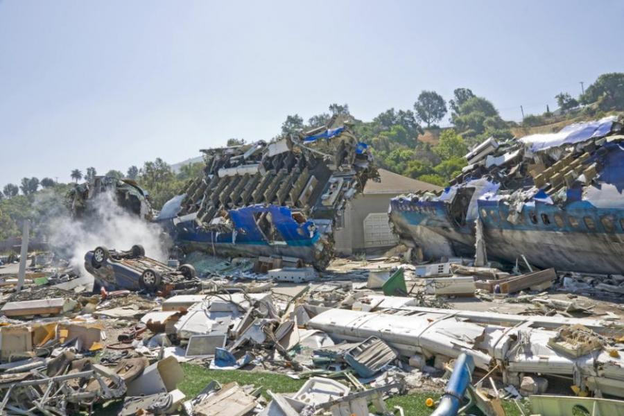 Уникалните истории на единствените оцелели в самолетни катастрофи