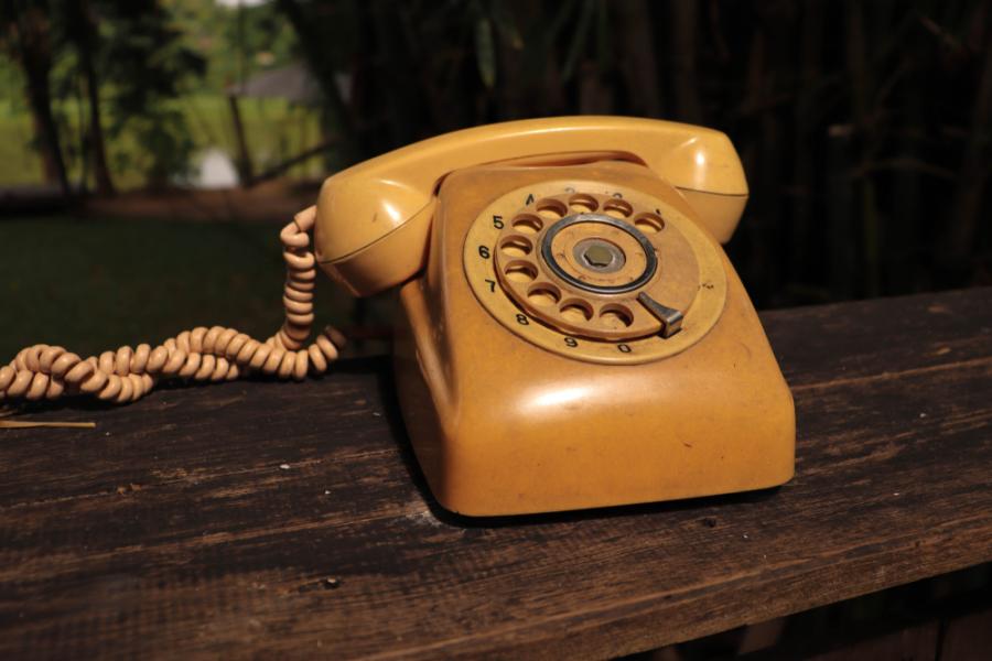 Виц: Преди ерата на мобилните телефони