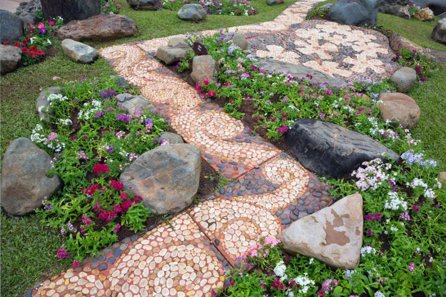 15 магични пътеки от малки камъчета, които текат като реки